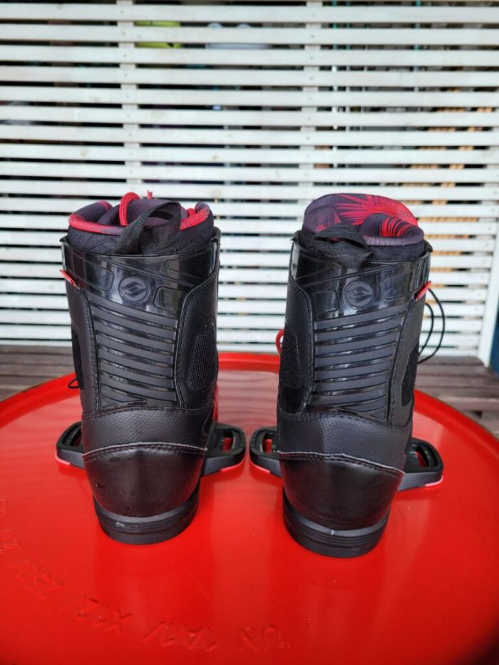 Крепления для вейкборда Hyperlite Riot blk/red USED=good (28cм) Крепления для вейкборда Hyperlite Riot blk/red USED=good (28cм)