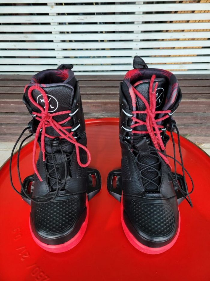 Крепления для вейкборда Hyperlite Riot blk/red USED=good (28cм) Крепления для вейкборда Hyperlite Riot blk/red USED=good (28cм)