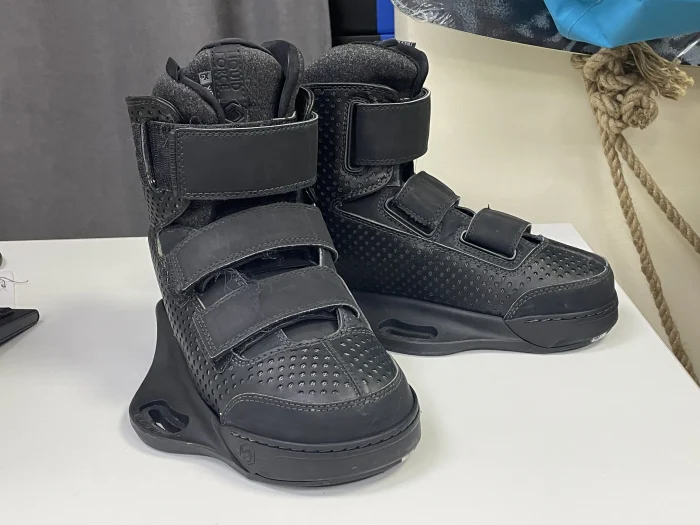 Крепления для вейкборда Liquid Force Hook 6X ss23 (8-9) used Крепления для вейкборда Liquid Force Hook 6X ss23 (8-9) used