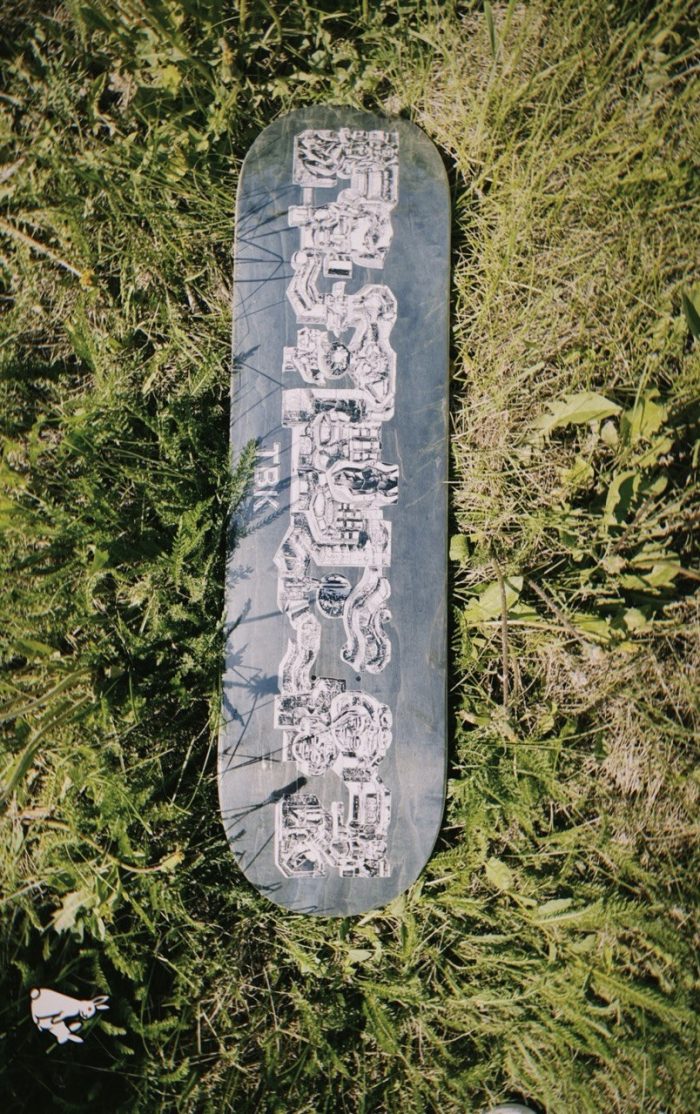 Дека The Beez Kneez PLAZA